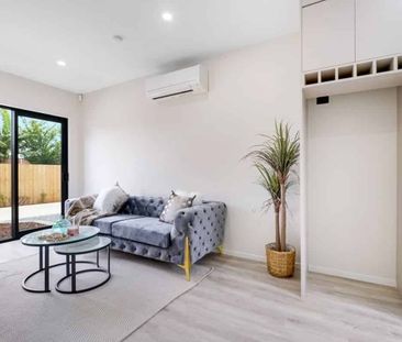 Modern 3 Bedroom Townhouse - Photo 2