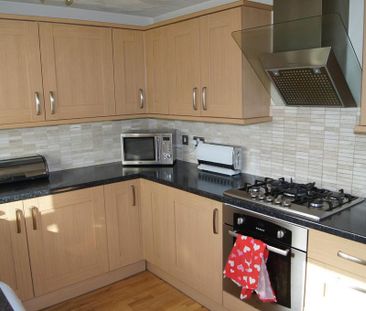 3 bedroom semi-detached house to rent - Photo 5