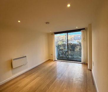 2 Bed Flat, Madison Building, SE10 - Photo 3