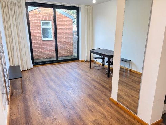 1 Bed Flat, Very Near Gunnesbury Crescent Area, W3 - Photo 1