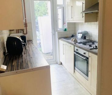 1 bedroom in a house share to rent - Photo 1