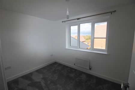 4 bedroom detached house to rent - Photo 3