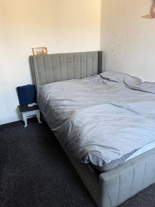 4 bedroom private hall to rent - Photo 1