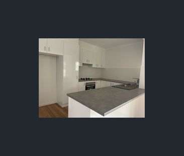 Large Family Home In Prime Location And Renovated! - Photo 3