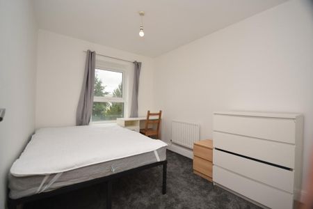 3 bedroom flat to rent - Photo 5