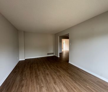 For Lease - 2034 Oxford Avenue, Oakville, Ontario - Photo 1
