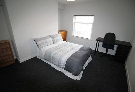 8 bedroom townhouse to rent - Photo 3