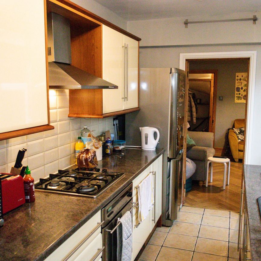 Ely Street – 4 Bed – 1.5 Bath - Photo 1