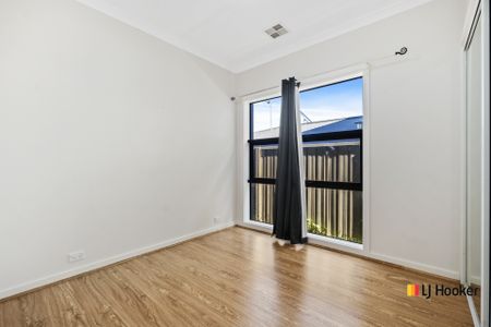 5 Bedroom Home Close to Hospital, University and Belconnen Town Centre - Photo 4
