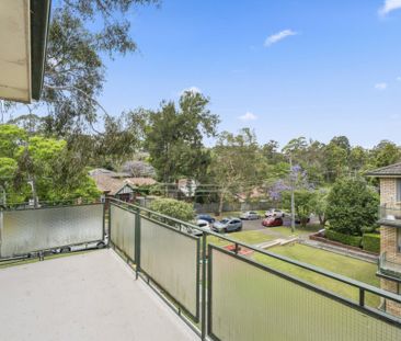 BRIGHT TOP FLOOR FULLY RENOVATED UNIT - Photo 2