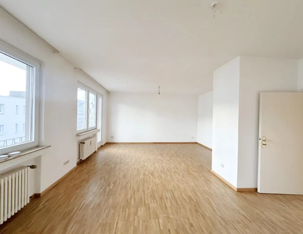 SANIERTE 2-ZIMMERWOHNUNG IN DER STADTMITTE ZU MIETEN! - Photo 1