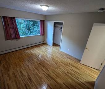 Large 1 Bedroom Great Location - Photo 2