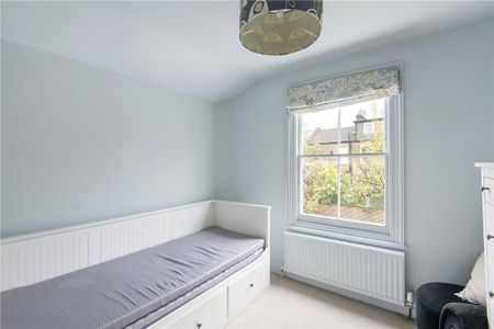 3 bedroom end of terrace house to rent - Photo 2