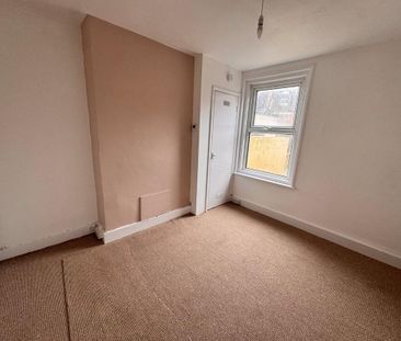 4 bedroom terraced house to rent - Photo 4