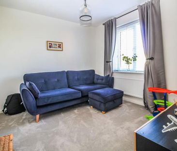 4 bedroom detached house to rent - Photo 3