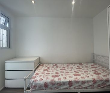 Studio Flat, Bennett Road, E13 - Photo 1