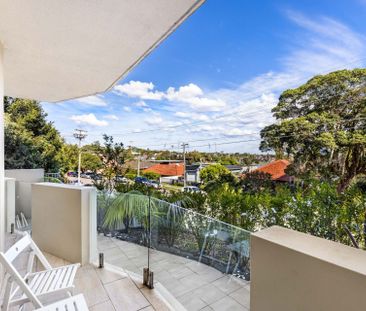 Boutique House-Like Apartment with Tranquil Bay Views and Garage - Photo 3