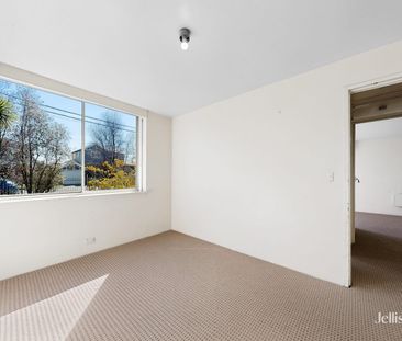 Large than normal apartment! - Photo 4