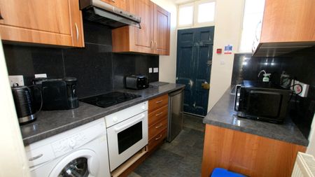 Flat 2, 32 Montpellier Villas, CHELTENHAM GL502XF - Photo 4