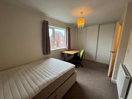 4 bedroom semi-detached house to rent - Photo 2