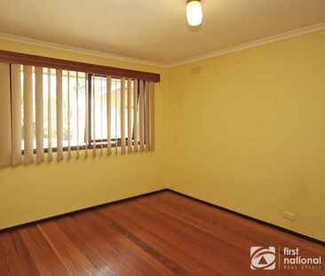 CENTRALLY LOCATED FAMILY HOME WITH BUNGALOW - Photo 4