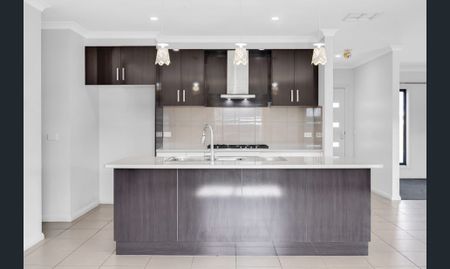 4 Bedroom Home & Room For The Tradie Or Caravan Owner - Photo 4