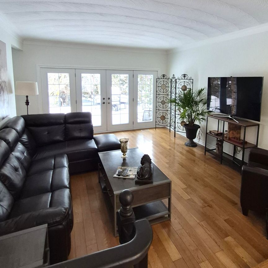 For Lease - 184 Dundas Street, Hamilton, Ontario - Photo 1