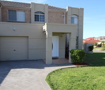 Located in Popular Estate - Photo 3