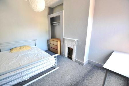 6 bedroom terraced house to rent - Photo 4