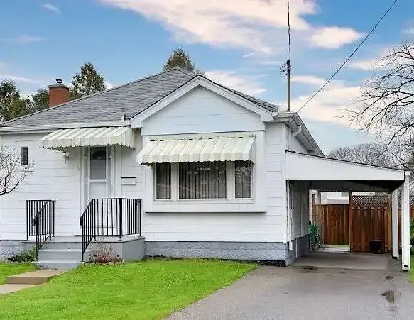 Detached Bunglow Main Floor | Hamilton - Photo 1