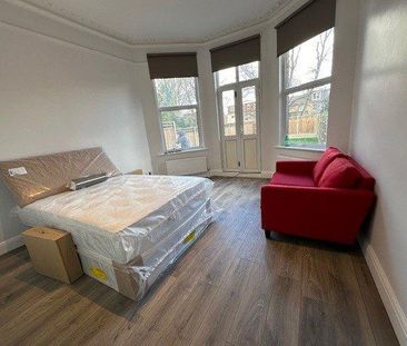 3 bedroom flat to rent - Photo 2