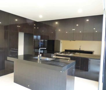 “Freshly Painted in Excellent Location” - Photo 2