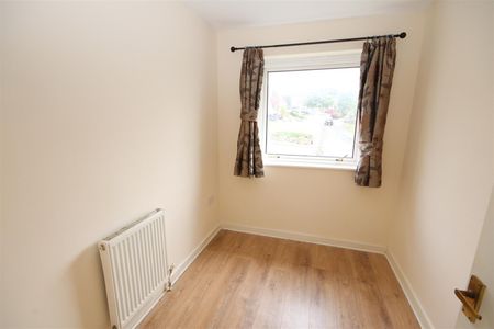 3 bedroom Semi-Detached House to let - Photo 4