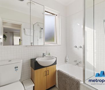 8/25 Herbert Street, ST KILDA, VIC - Photo 6