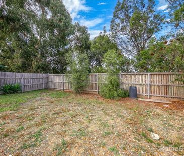 MODERN FAMILY HOME CLOSE TO ALL AMENTIES - Photo 5