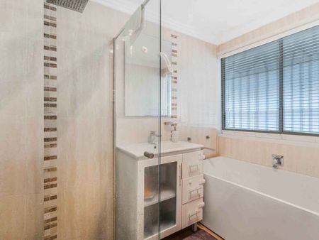 4 Charlotte Close Lurnea - Photo 4