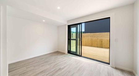 BRAND NEW 2x bedroom townhouse in exclusive development: - Photo 2