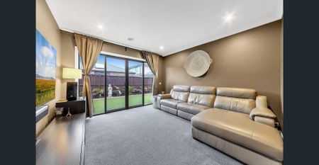 Prestige Family Living in the Heart of Quarters Estate !! - Photo 3