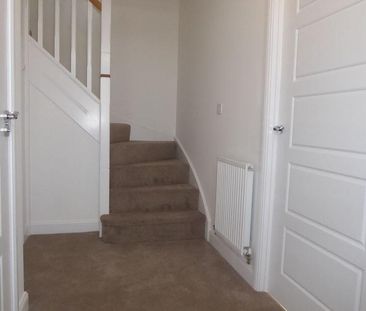 3 bedroom semi-detached house to rent - Photo 5