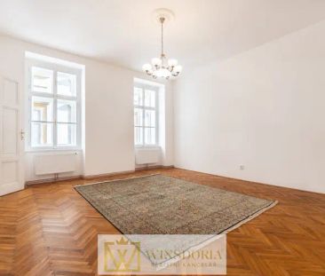 Pronájem reprezentativního bytu 2+1 s pavlačí a historickým šarmem,... - Photo 2