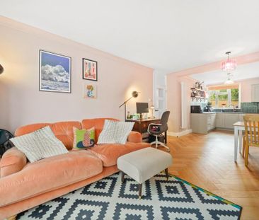 2 bedroom flat to rent - Photo 2