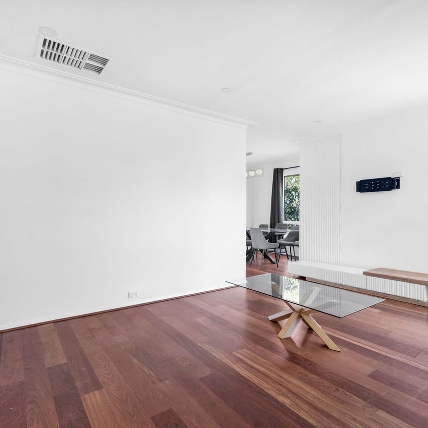 Renovated Family Home in Prime Mount Waverley Location! - Photo 1