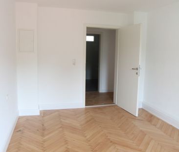 Großzügige 2,5-Zimmer-Wohnung in saniertem Altbau in zentraler Lage... - Foto 3