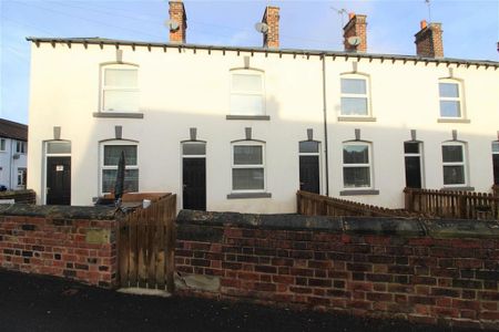 2 bedroom terraced house to rent - Photo 4