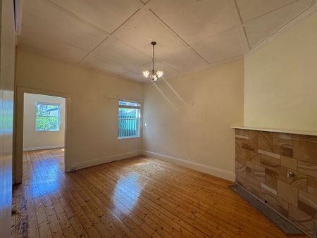 FULL BRICK SEMI HOME - Photo 2