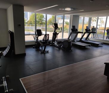 Georgetown. One Bedroom Condo on 23rd Floor - Photo 4