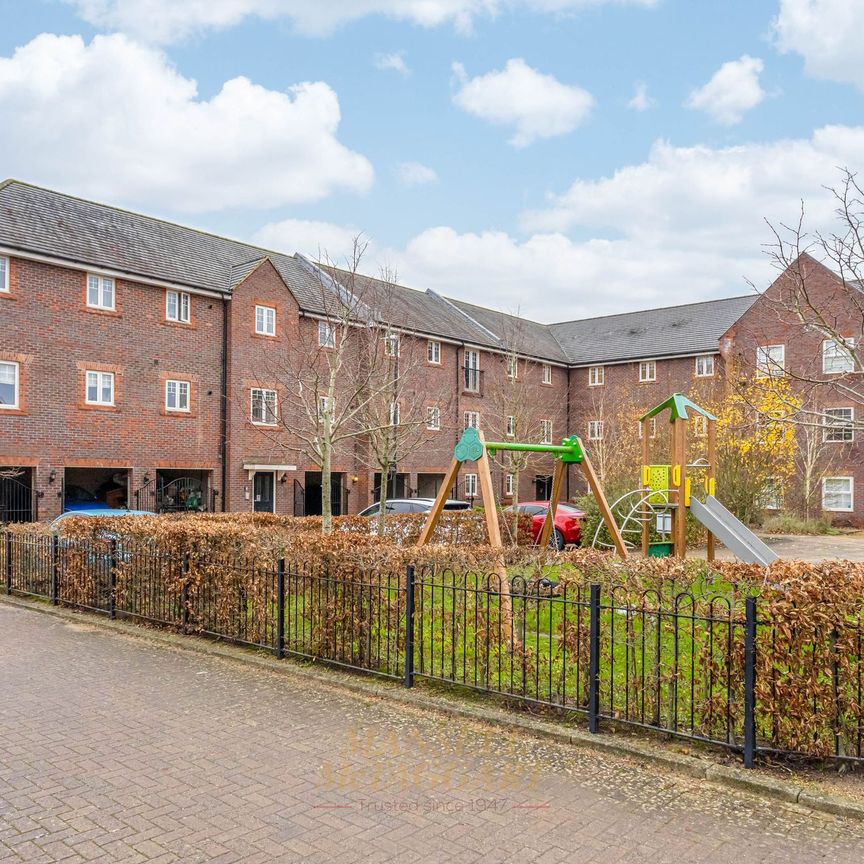 Somerley Drive, Crawley, RH10 - Photo 1