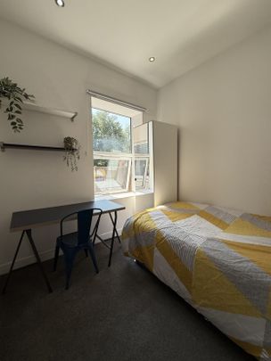 4 bed Apartment for Rent - Photo 1