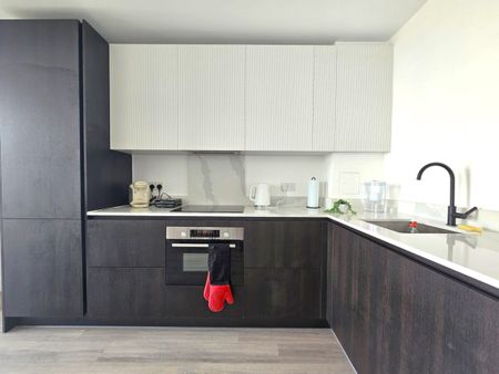 Heartwood Boulevard, W3, Acton - Photo 3