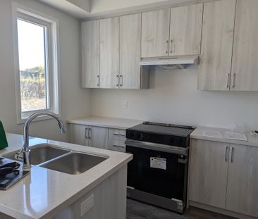 For Lease - 2036 Horace Duncan Crescent, Oshawa, Ontario - Photo 6